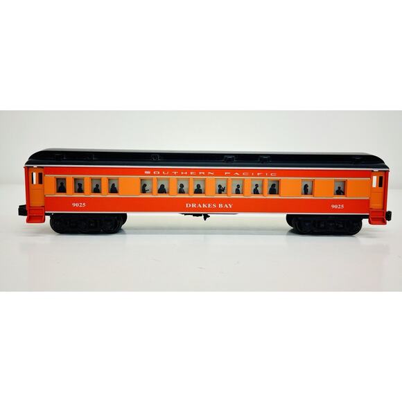 Lionel Southern Pacific Daylight "Drakes Bay" Madison Passenger Car 6-19025 - Picture 2 of 10
